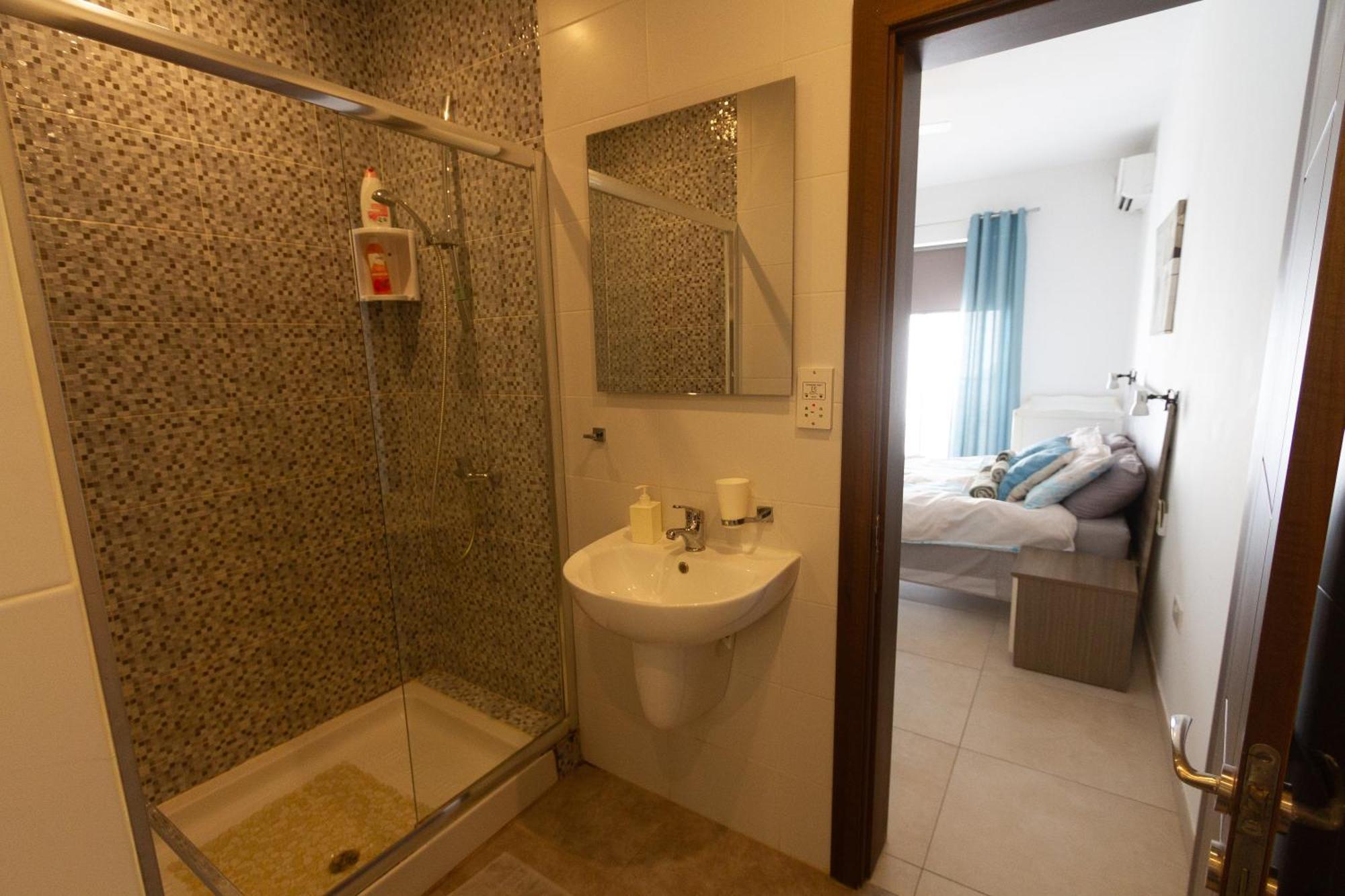 Modern & Central 2 Bedroom & 2 Bathrooms Apartment Msida Exterior photo
